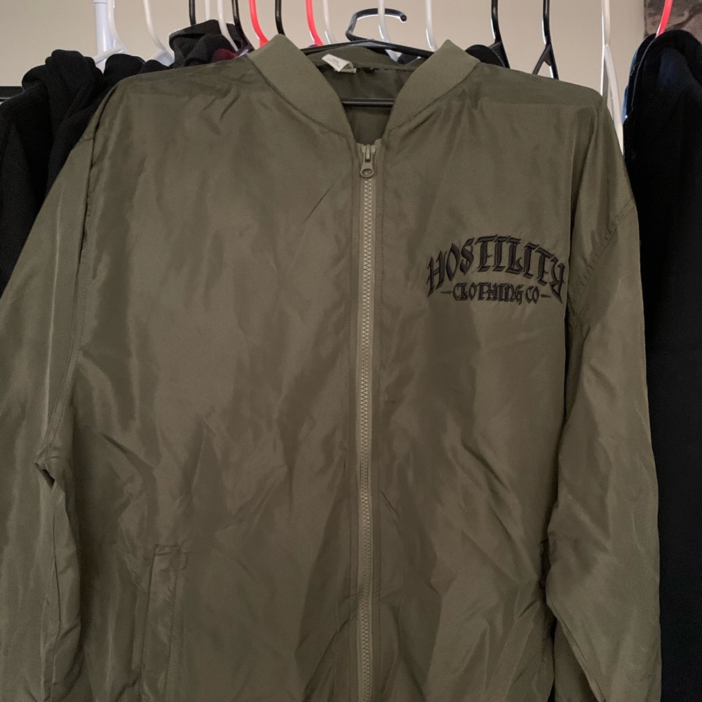 Men’s olive color wind breaker